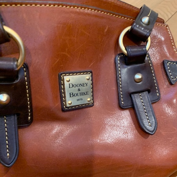 Pre-owned Dooney & Bourke Leather Purse - Picture 1 of 16